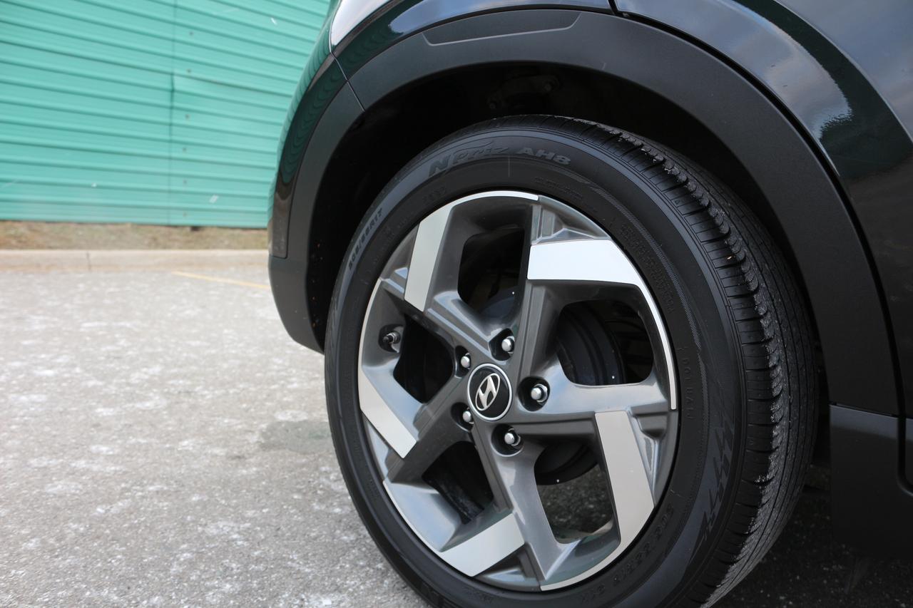 2022 Hyundai Venue SEL Photo