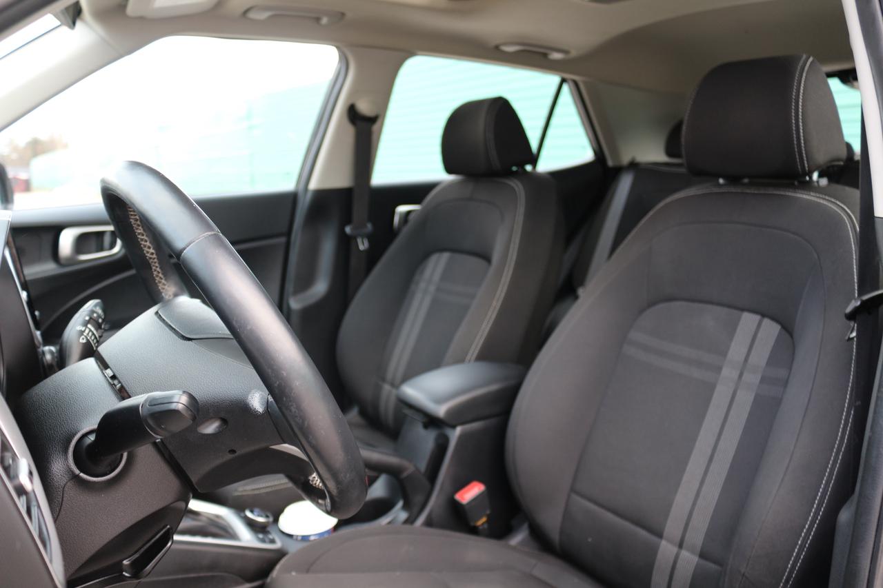 2022 Hyundai Venue SEL Photo