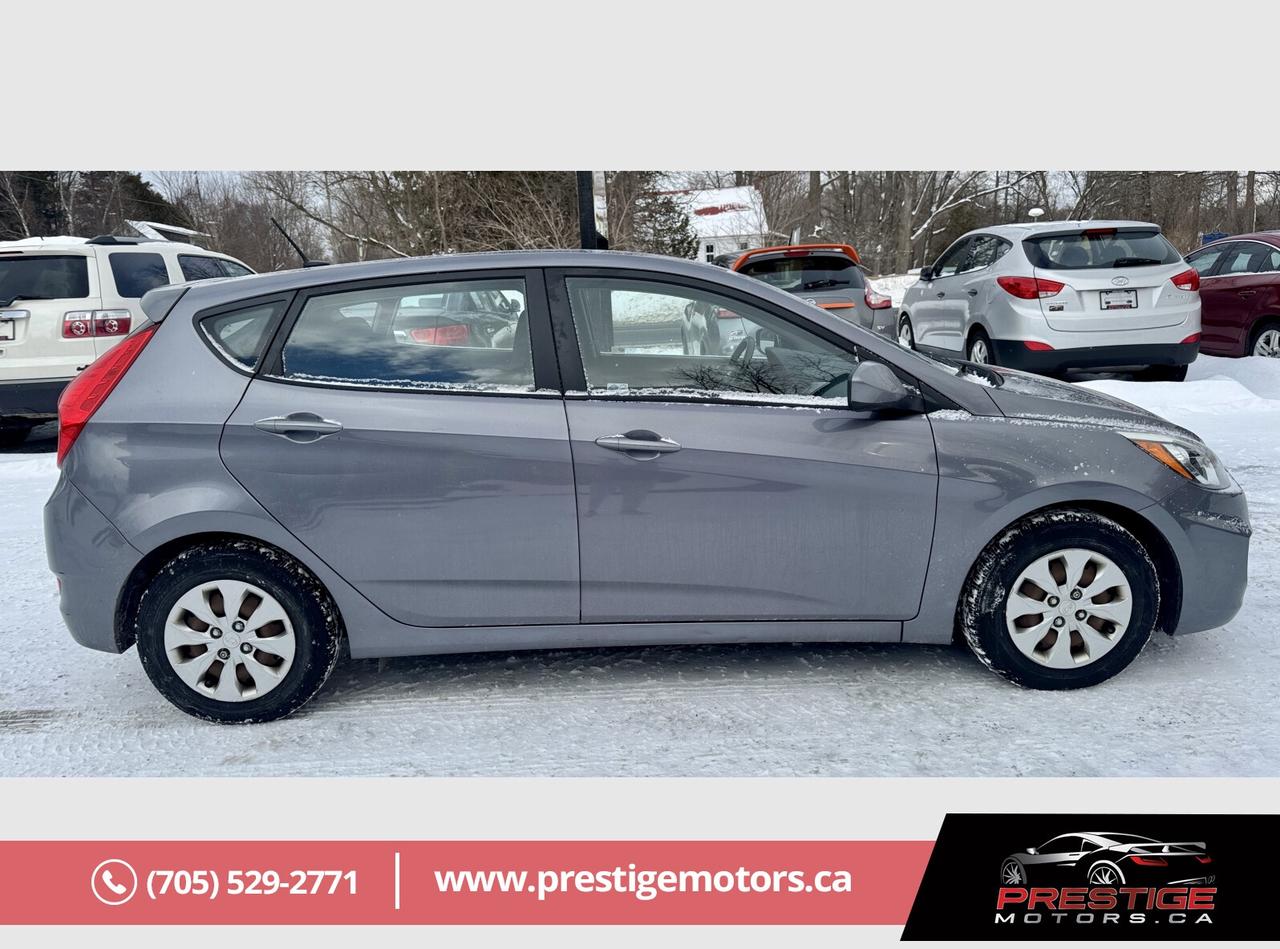 2016 Hyundai Accent SE Photo