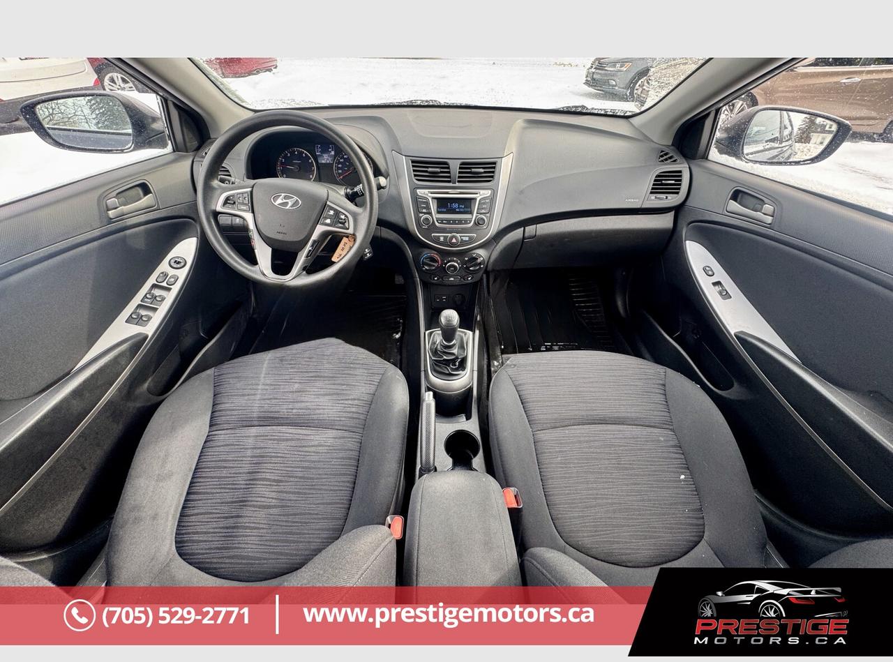 2016 Hyundai Accent SE Photo