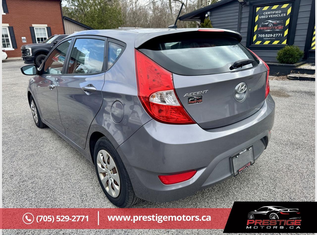 2016 Hyundai Accent SE Photo2
