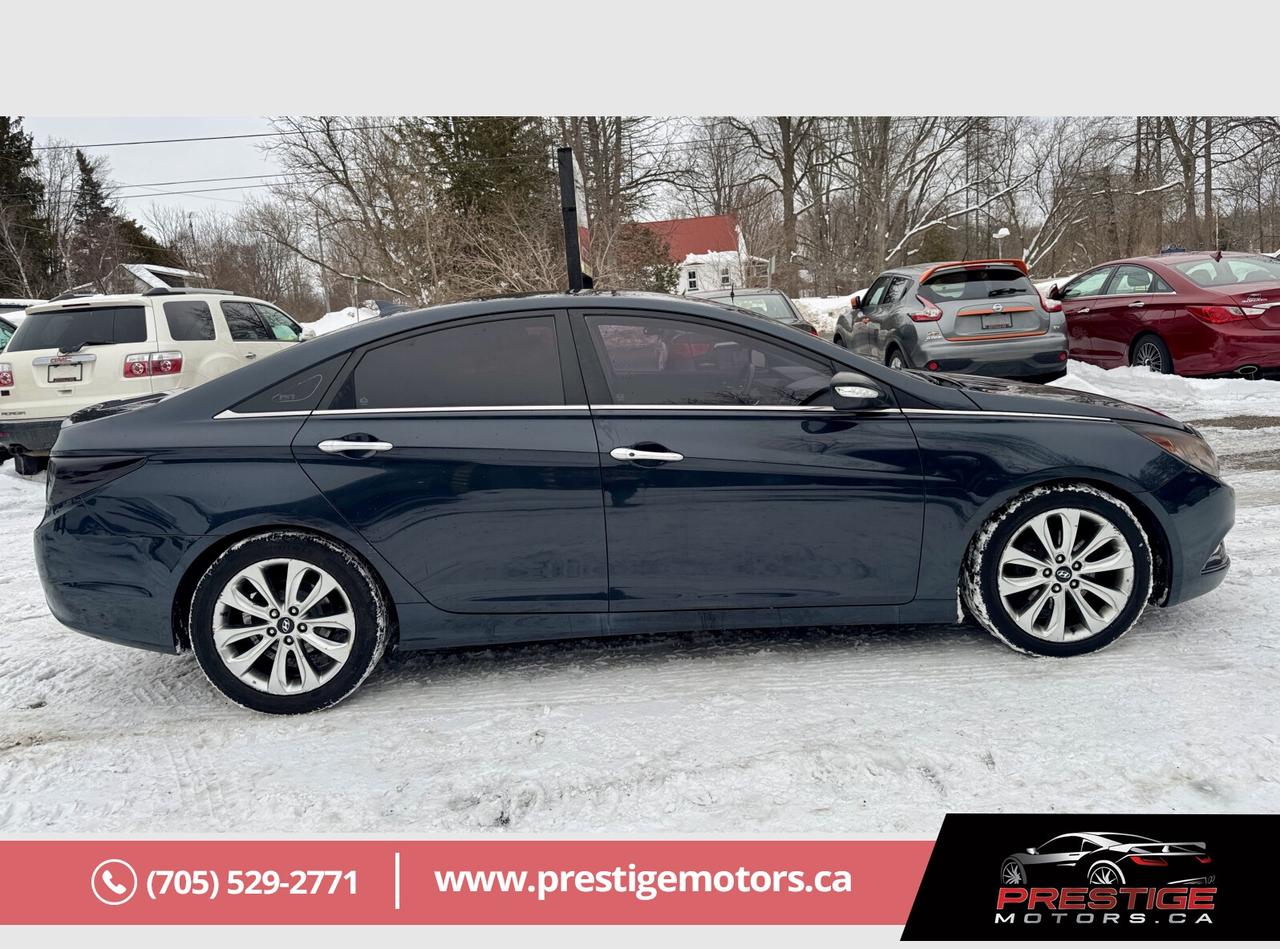 2011 Hyundai Sonata SE Photo