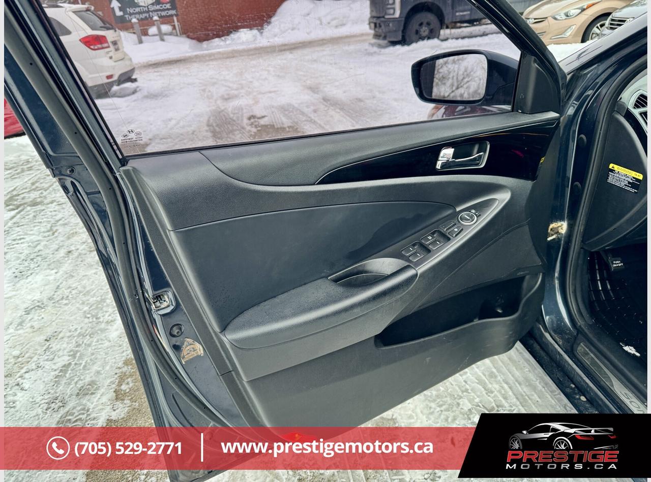 2011 Hyundai Sonata SE Photo