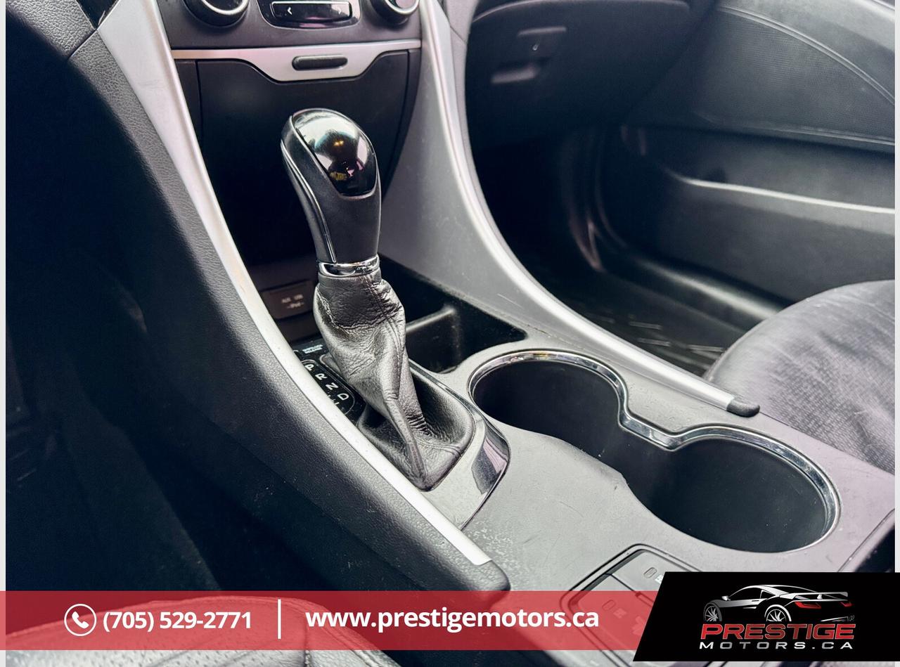 2011 Hyundai Sonata SE Photo