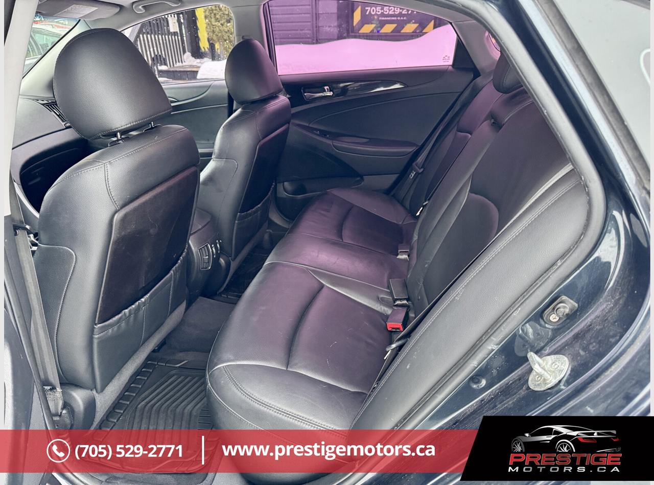 2011 Hyundai Sonata SE Photo