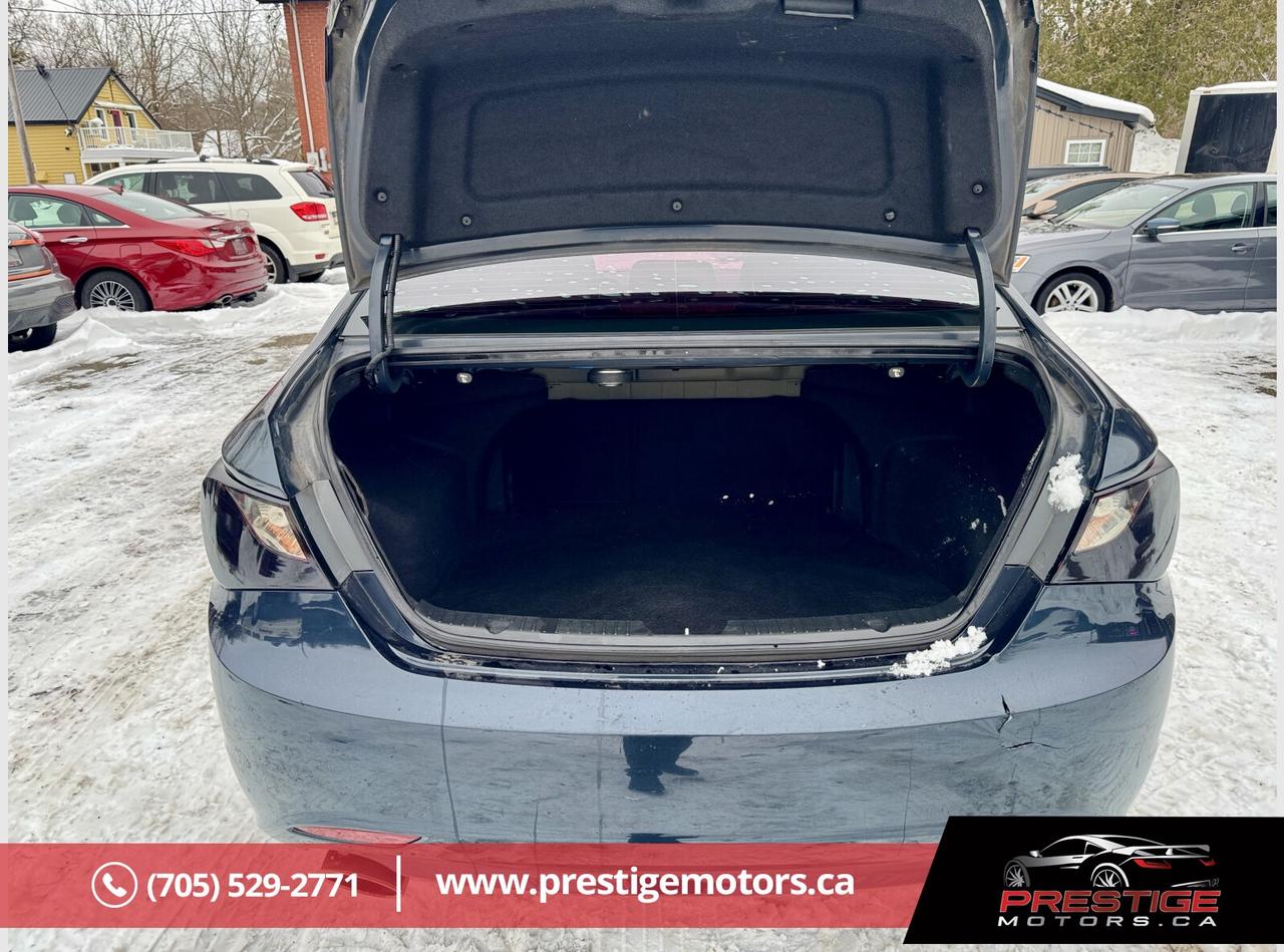 2011 Hyundai Sonata SE Photo