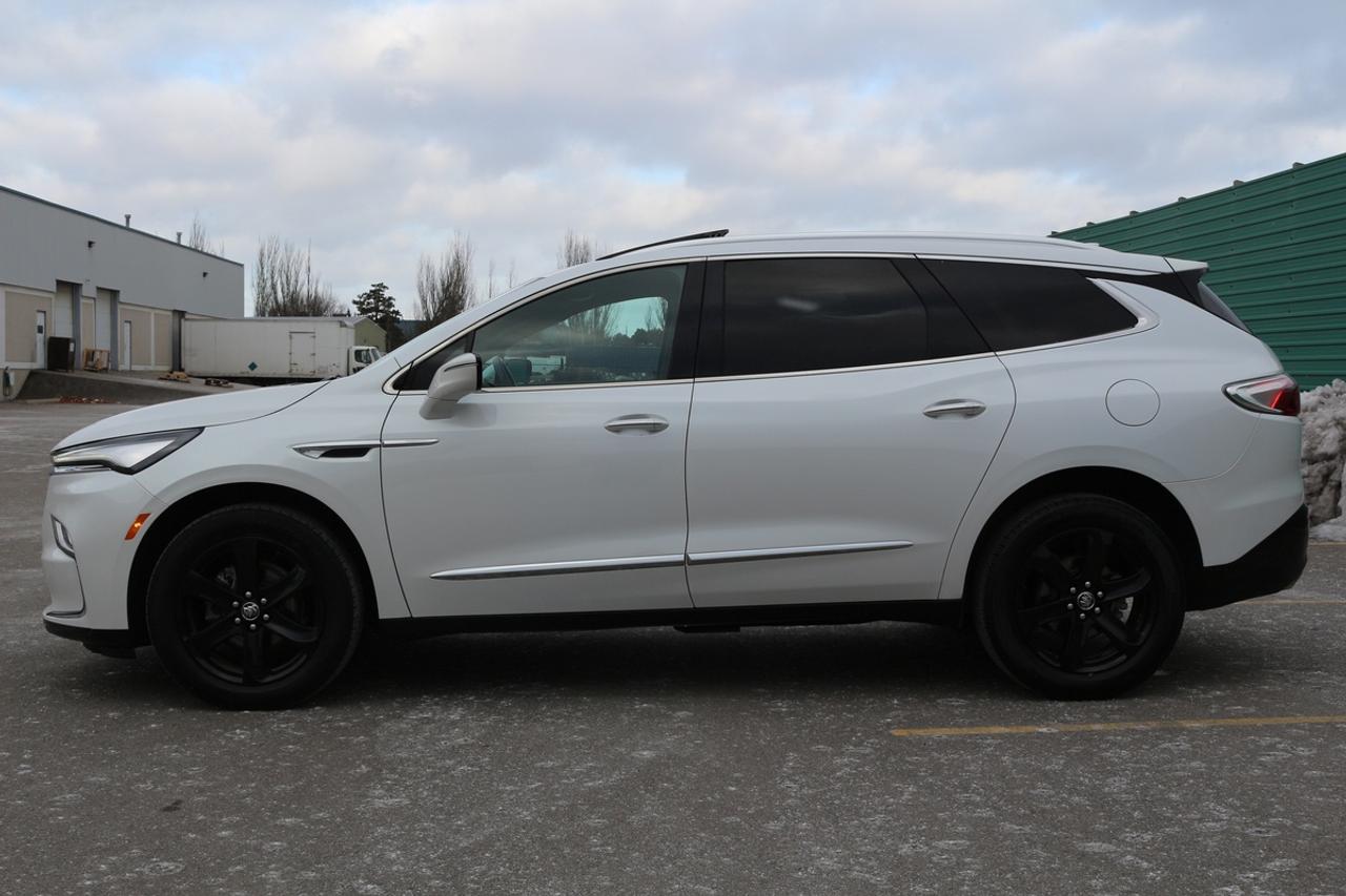 2023 Buick Enclave Essence Photo3