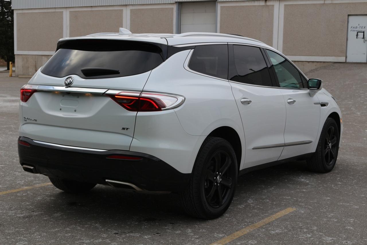 2023 Buick Enclave Essence Photo