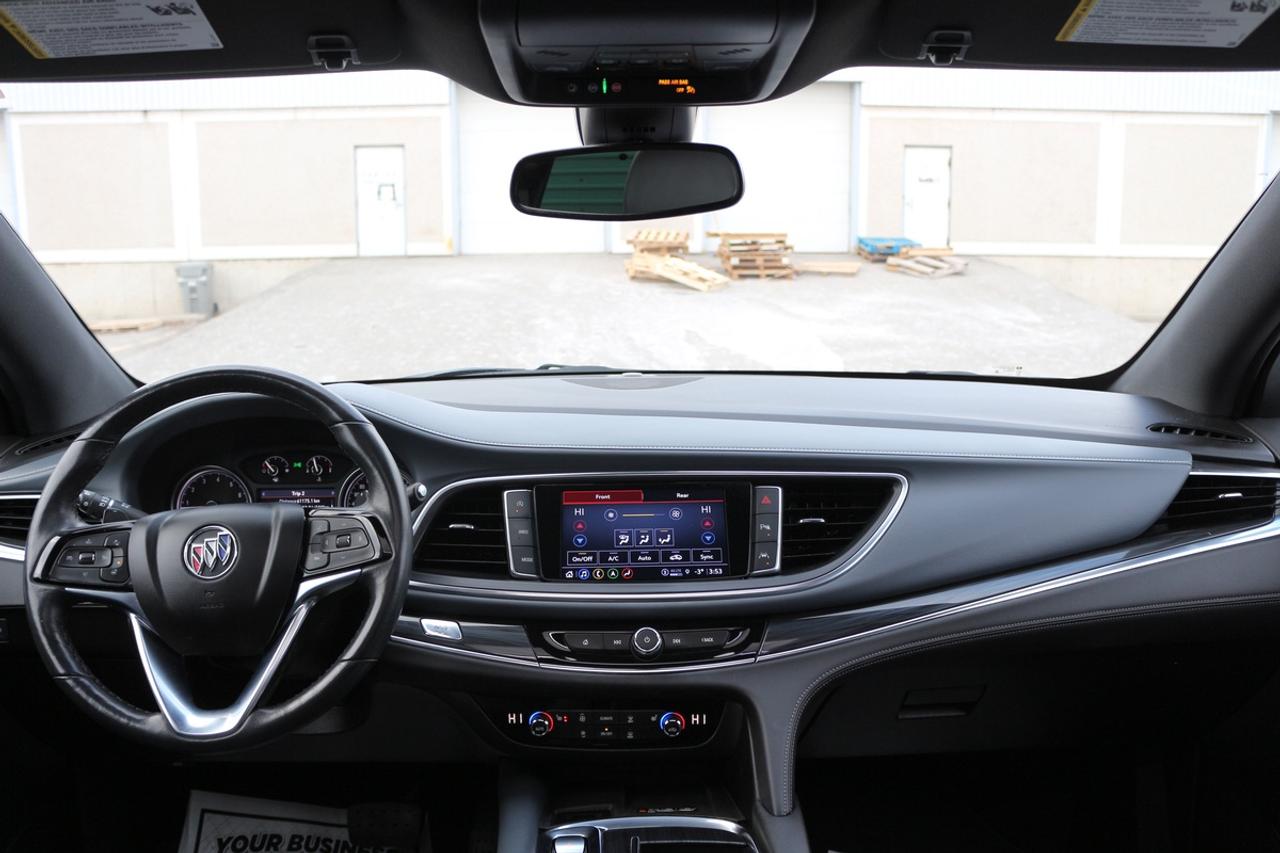 2023 Buick Enclave Essence Photo