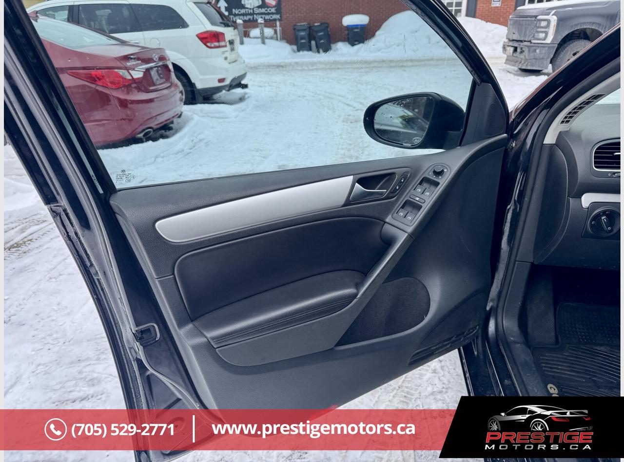 2010 Volkswagen Golf  Photo