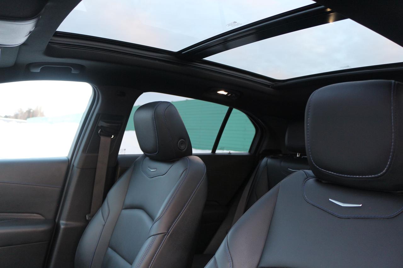 2025 Cadillac XT4 Sport Photo