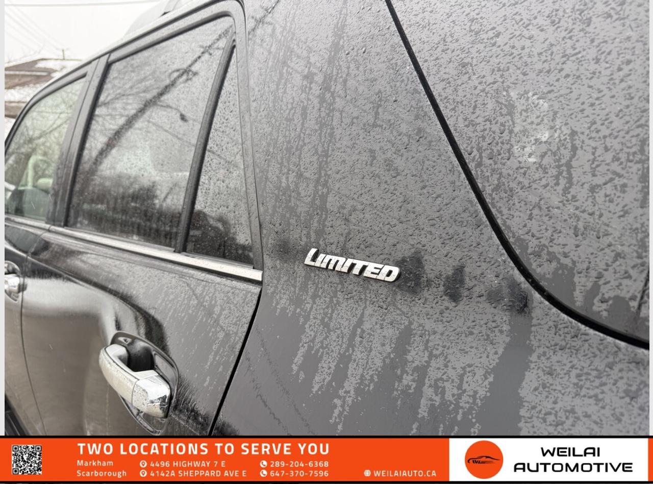 2015 Toyota 4Runner SR5/4WD/Fully Serviced! Photo