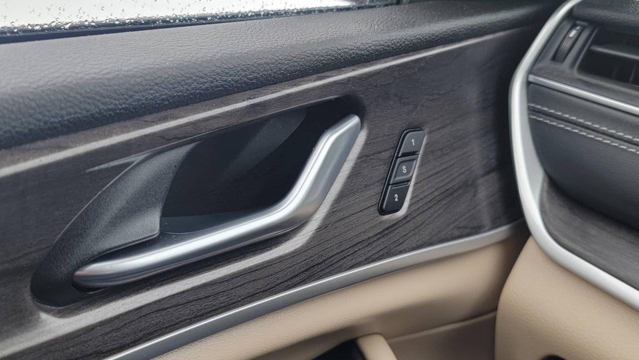 2023 Jeep Grand Cherokee LIMITED 4X4 Photo