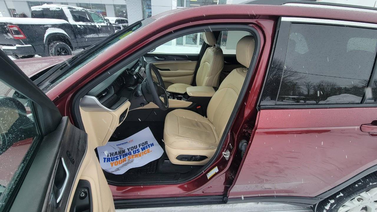 2023 Jeep Grand Cherokee LIMITED 4X4 Photo