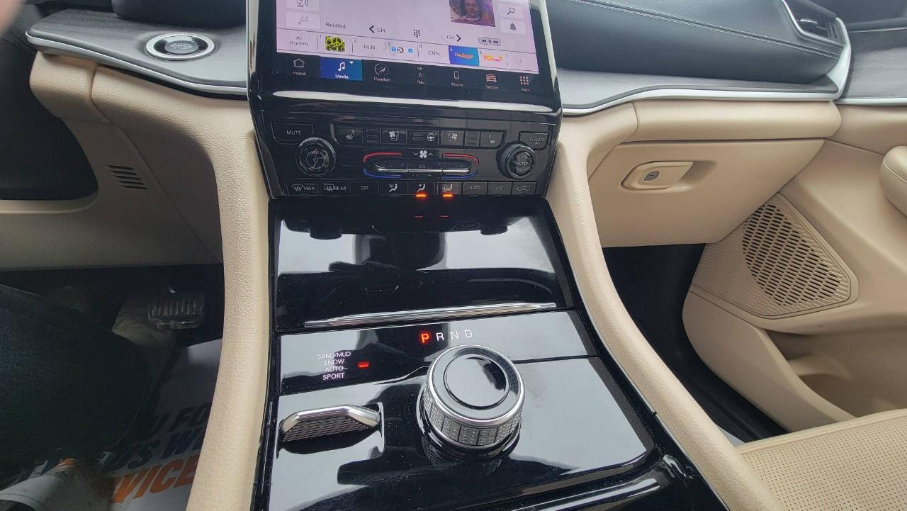 2023 Jeep Grand Cherokee LIMITED 4X4 Photo