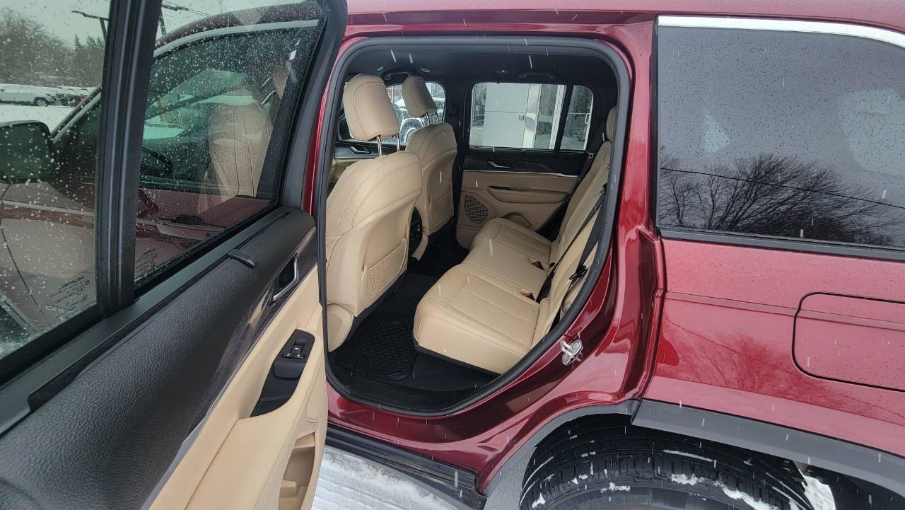 2023 Jeep Grand Cherokee LIMITED 4X4 Photo