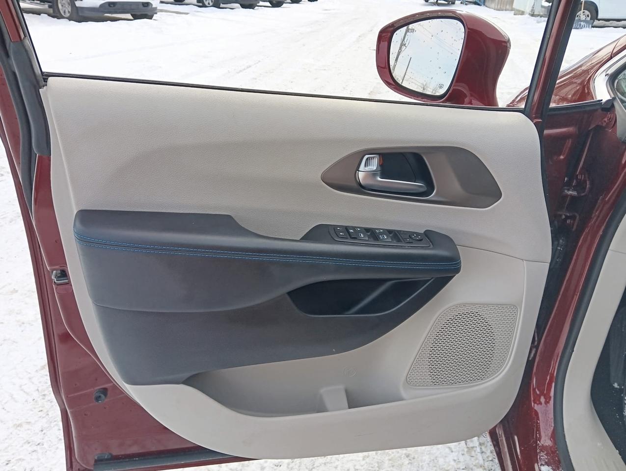 2021 Chrysler Pacifica Touring Plus Photo