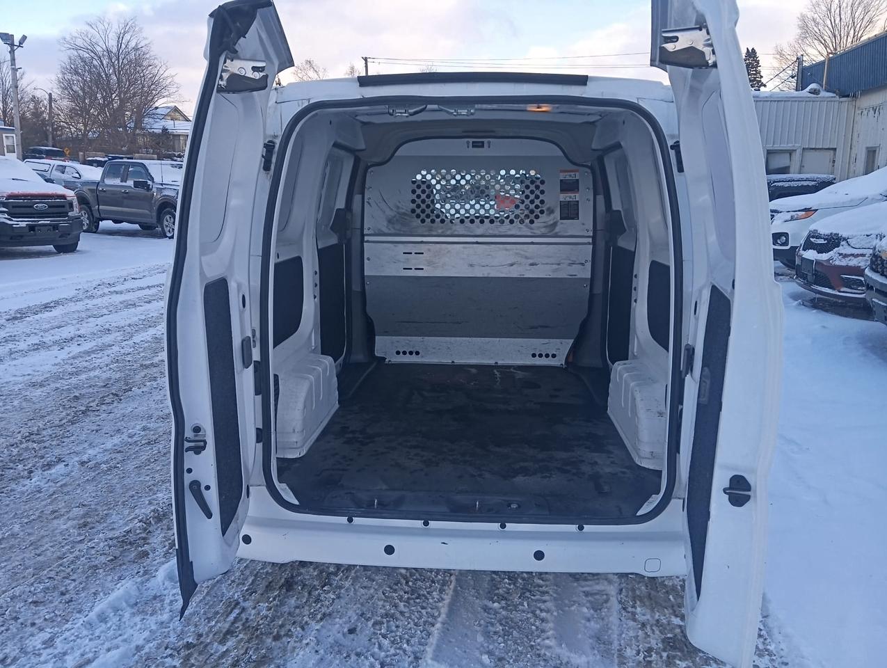 2019 Nissan NV200 SV Photo