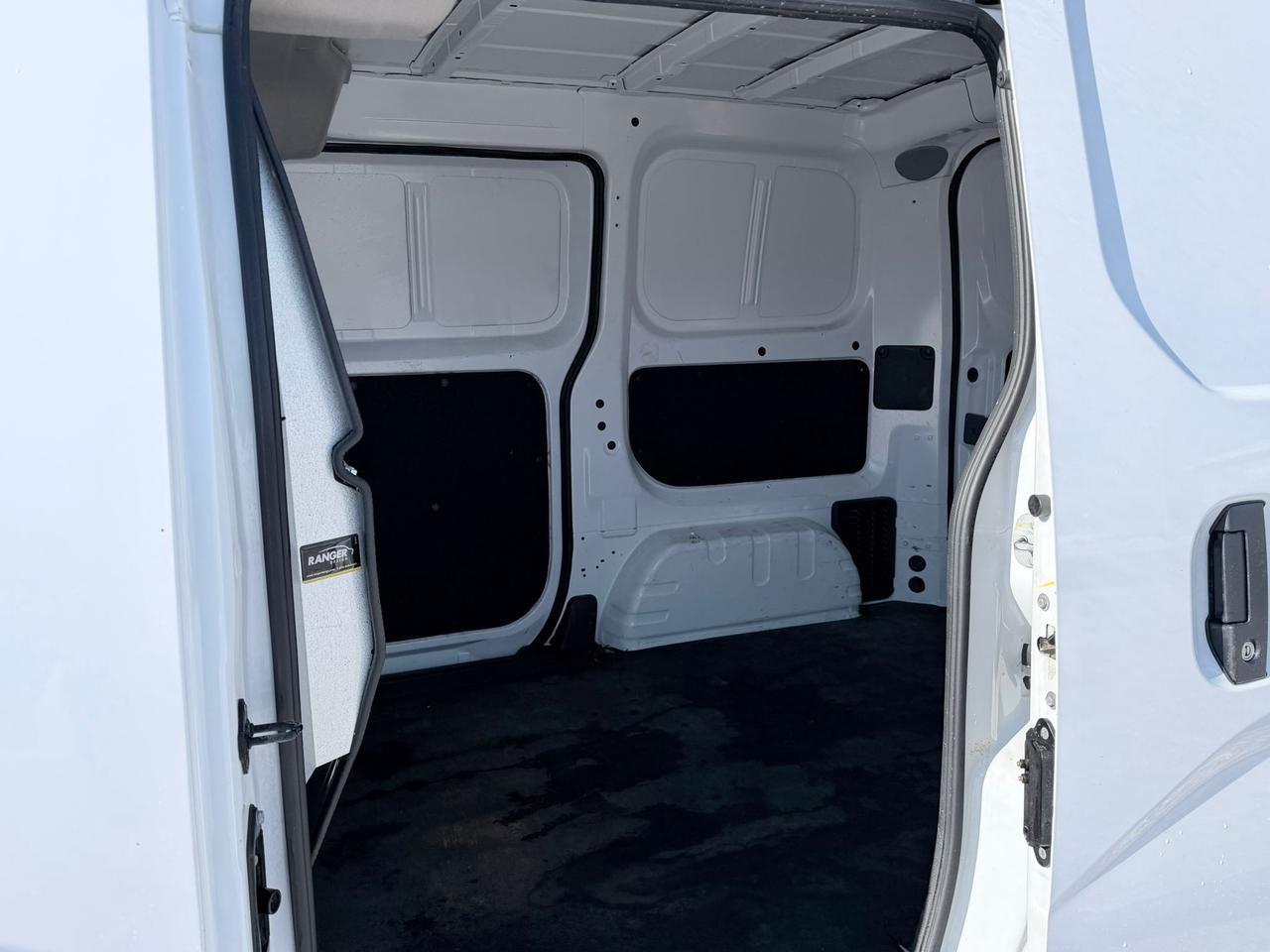 2019 Nissan NV200 SV Photo