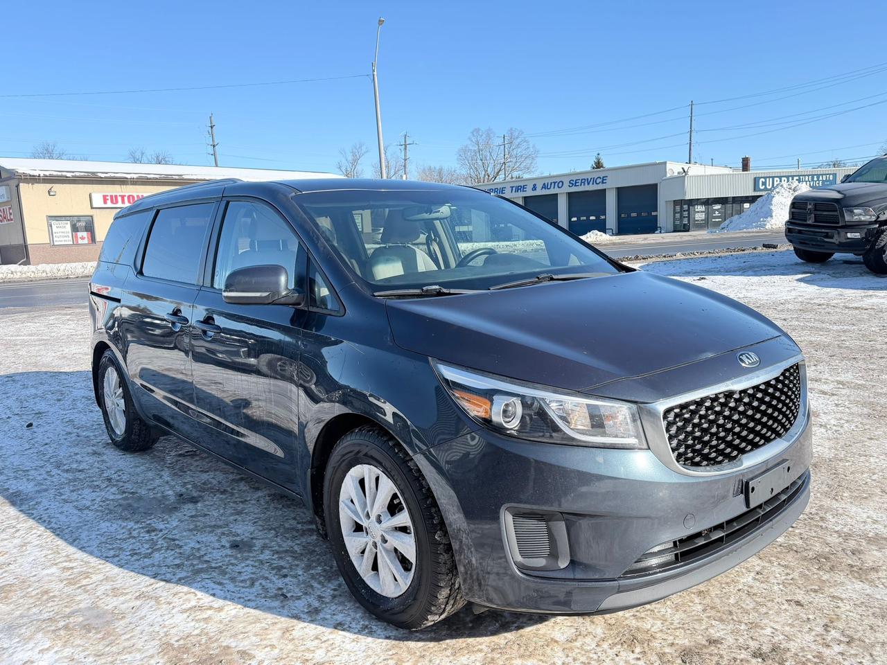 2016 Kia Sedona LX Photo2