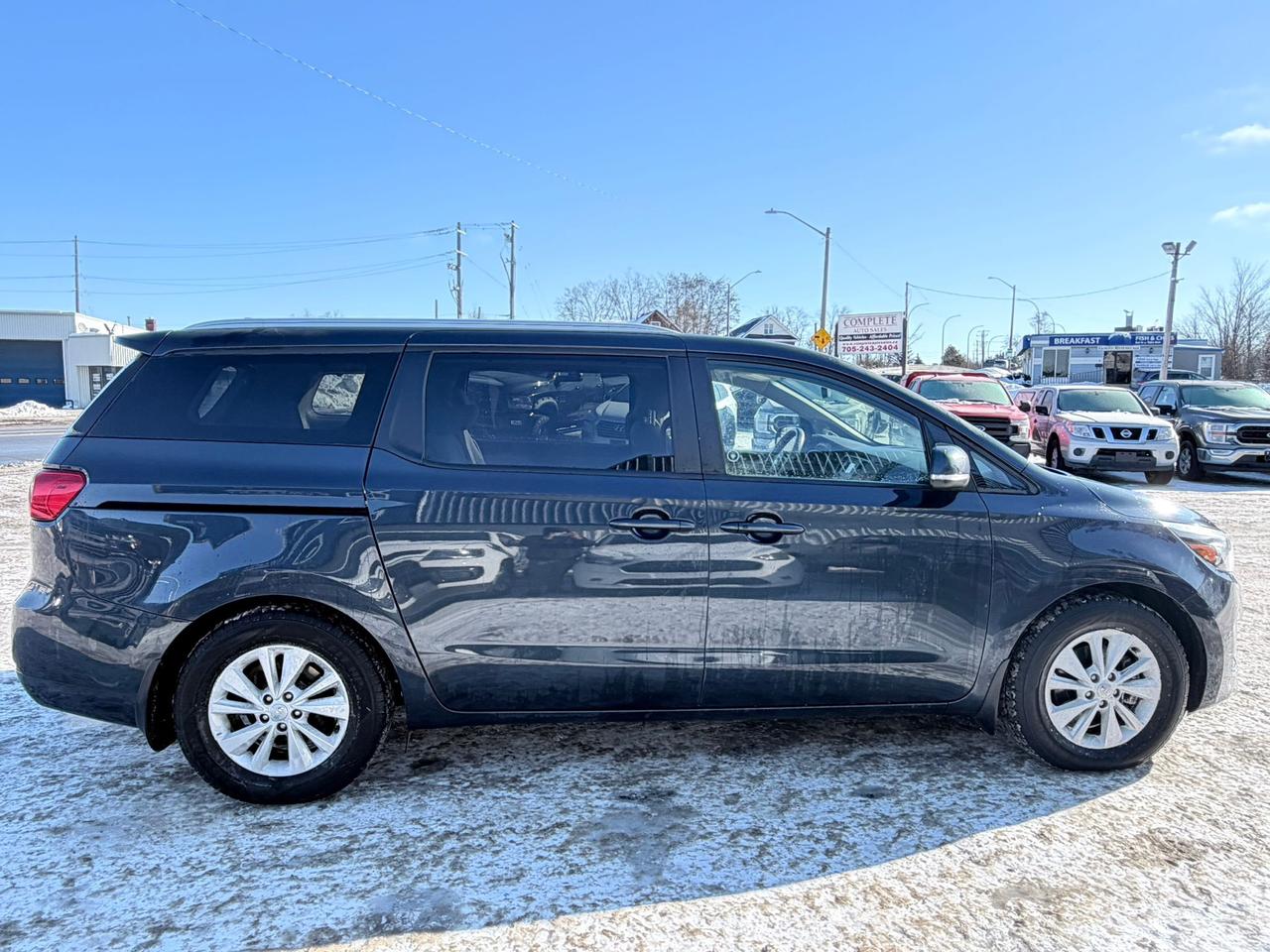2016 Kia Sedona LX Photo