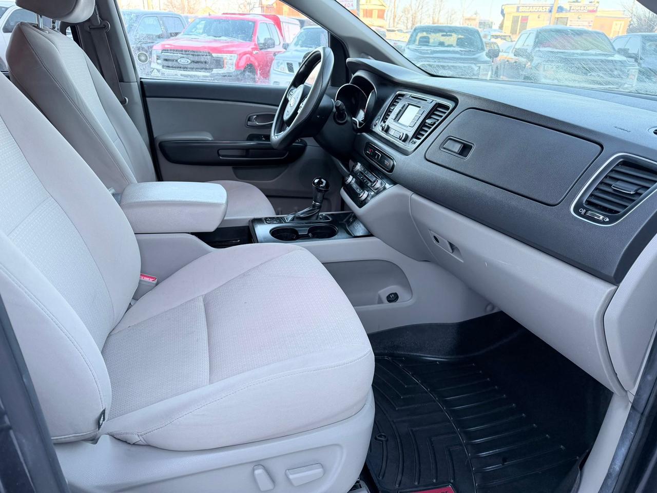 2016 Kia Sedona LX Photo