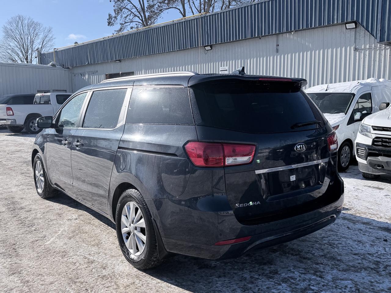 2016 Kia Sedona LX Photo