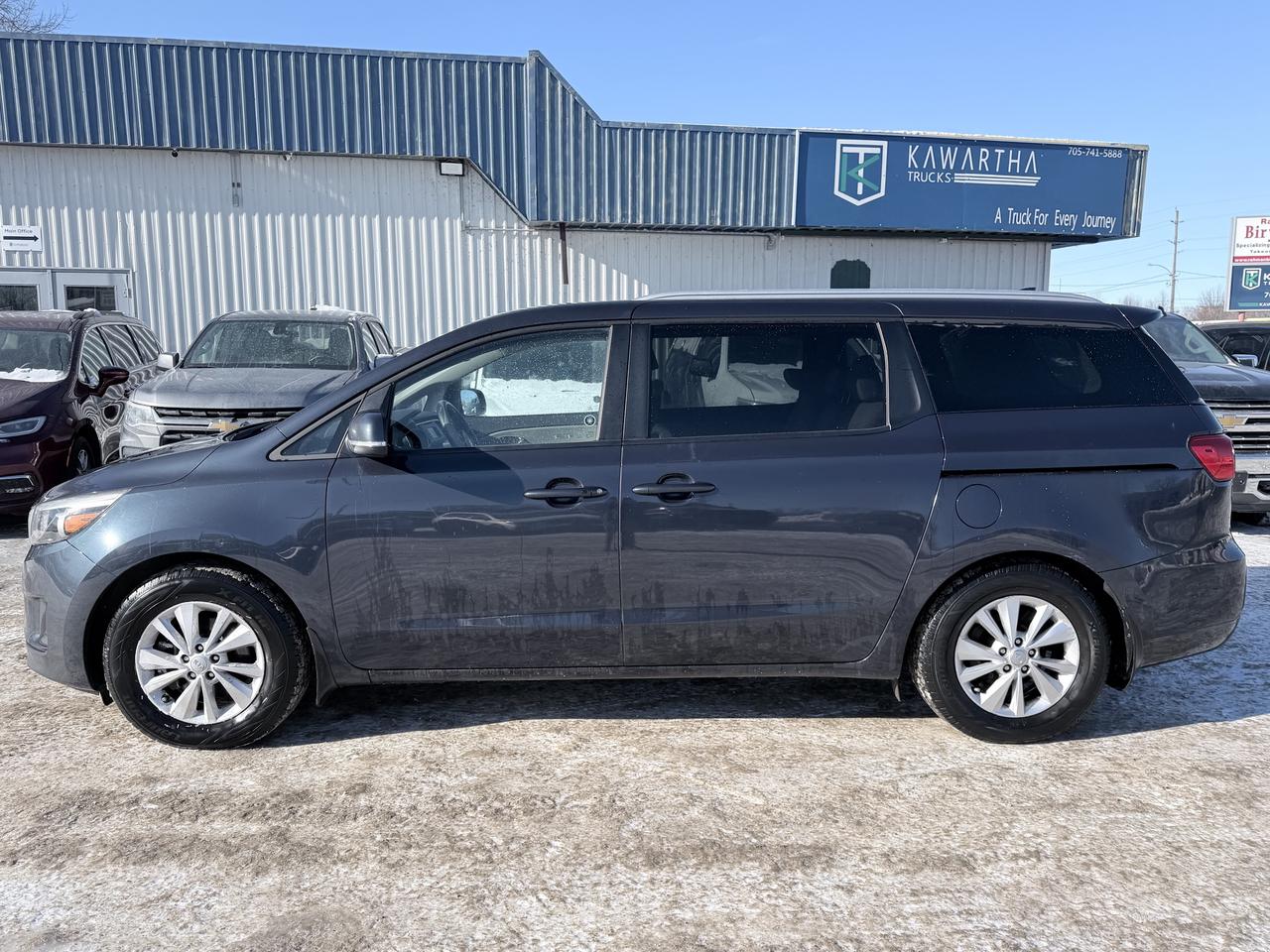 2016 Kia Sedona LX Photo