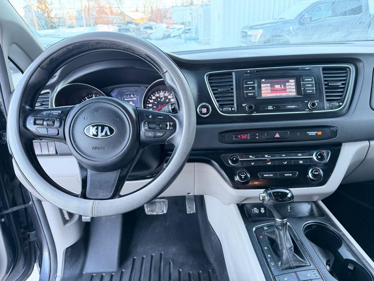 2016 Kia Sedona LX Photo