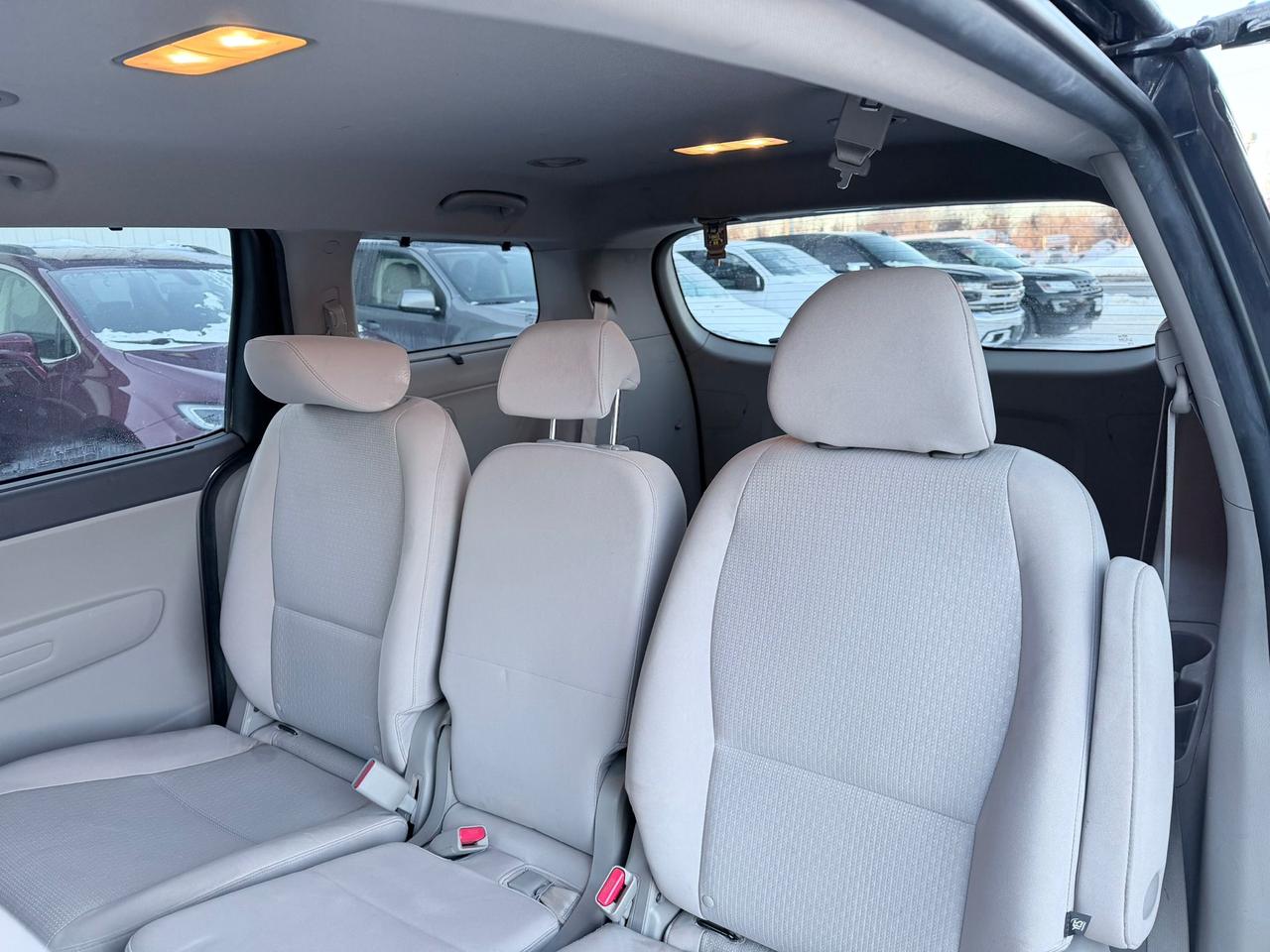 2016 Kia Sedona LX Photo