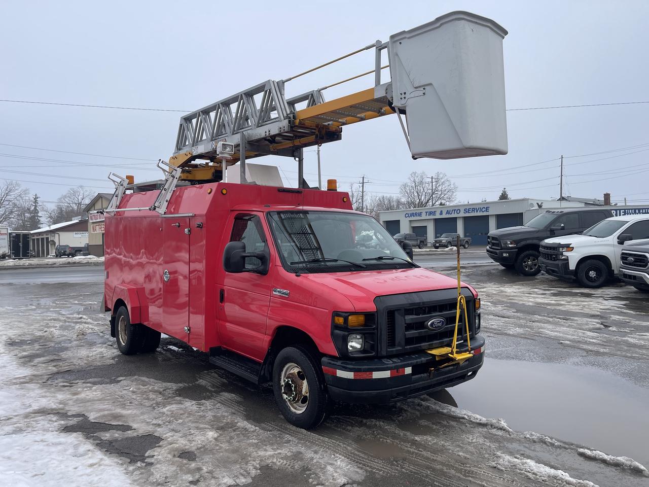 2015 Ford E-450  Photo