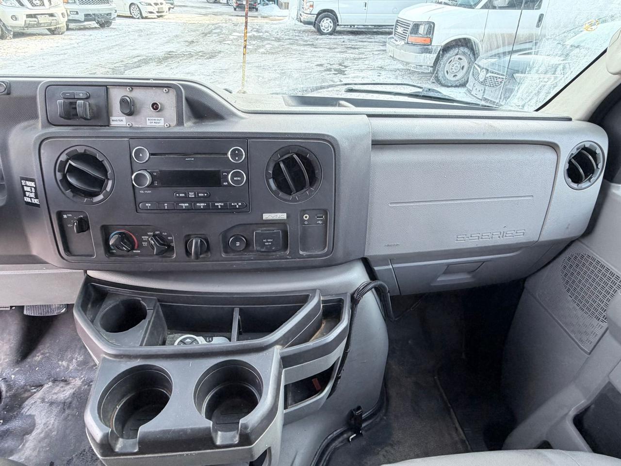 2015 Ford E-450  Photo