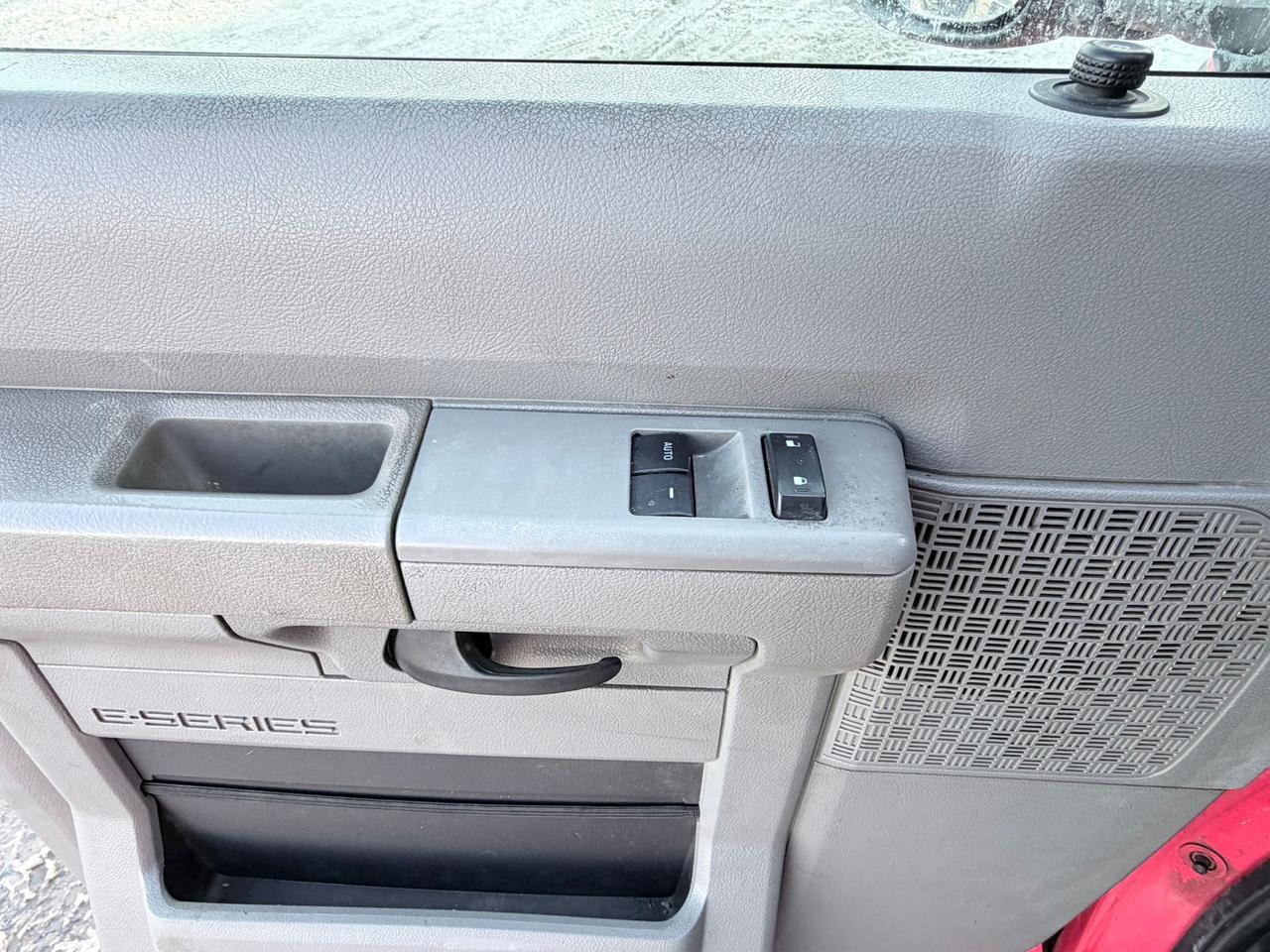 2015 Ford E-450  Photo