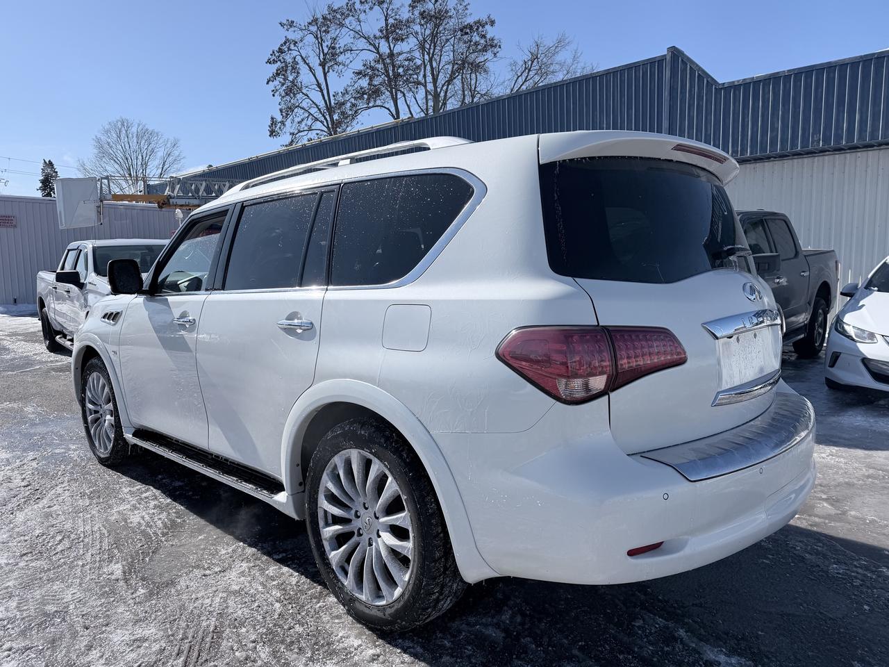2017 Infiniti QX80 4WD 4DR 8-PASSENGER Photo4