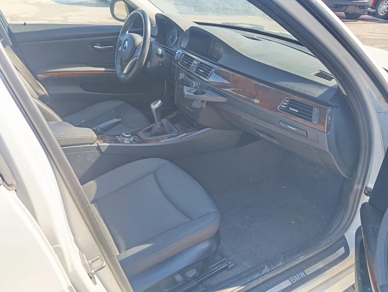 2011 BMW 3-Series 4dr Sdn 328i xDrive AWD Ed Photo