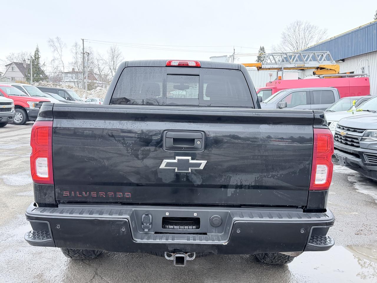 2018 Chevrolet Silverado 1500 LTZ Crew Cab 4WD Photo3