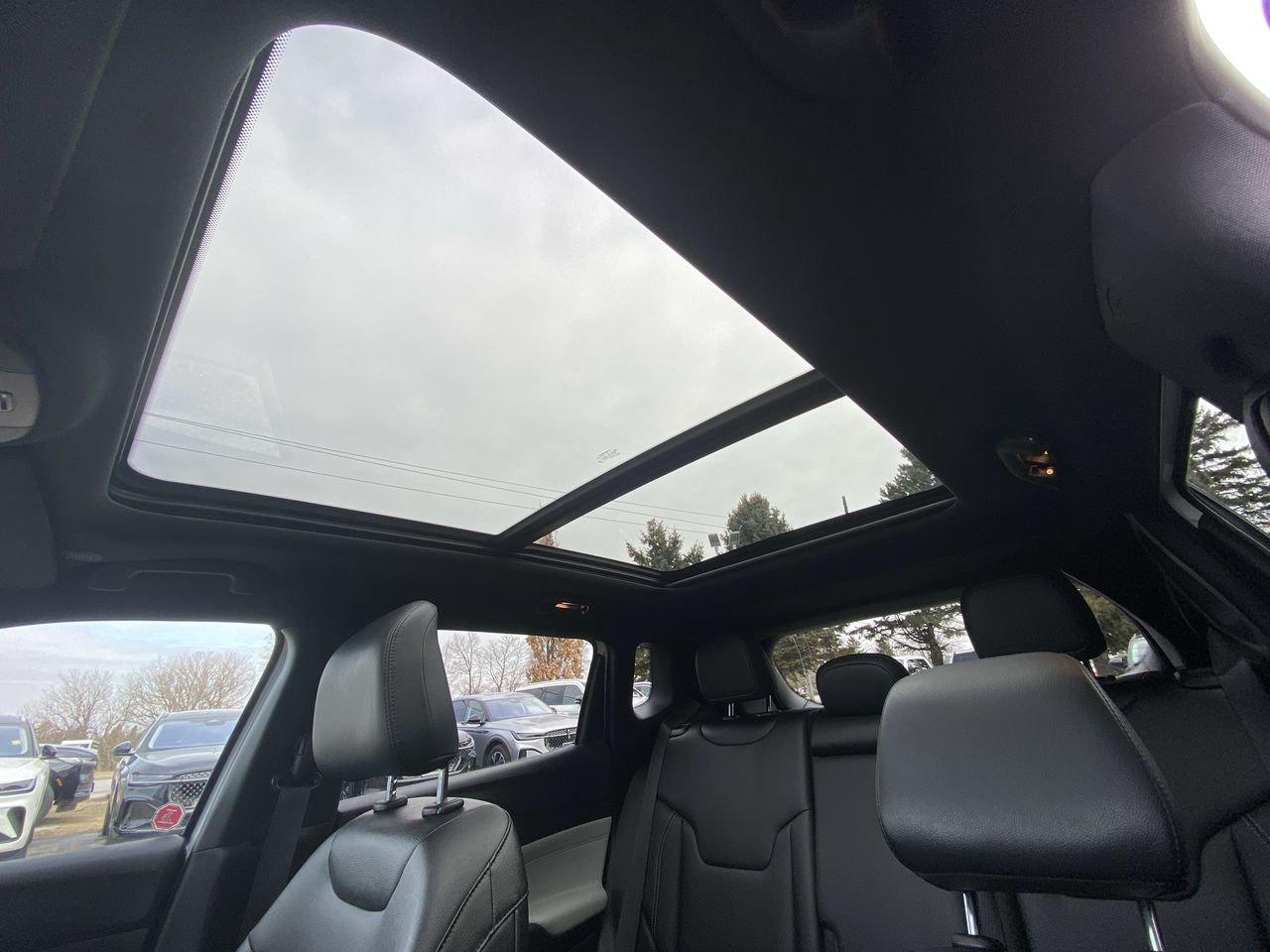 2025 Jeep Compass LIMITED Photo