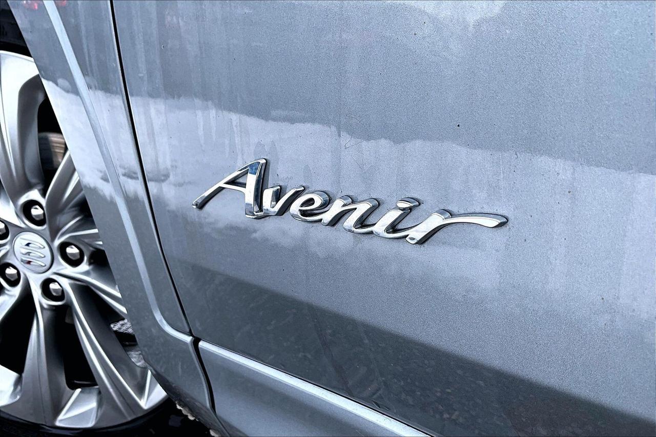 2025 Buick Envista AVENIR   LEATHER   SUNROOF   ADAPT CRUISE  CARPLAY Photo