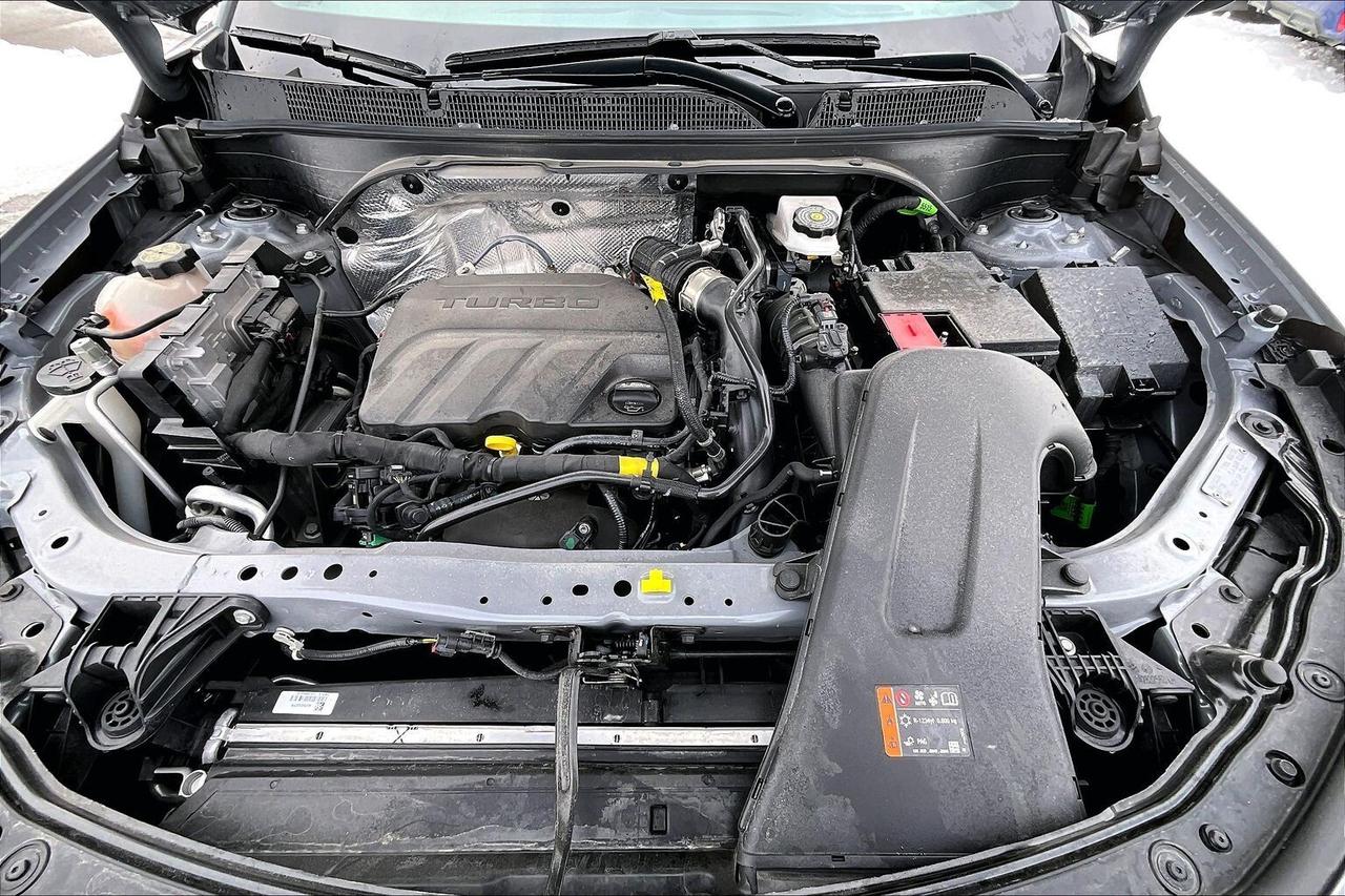 2025 Buick Envista AVENIR   LEATHER   SUNROOF   ADAPT CRUISE  CARPLAY Photo