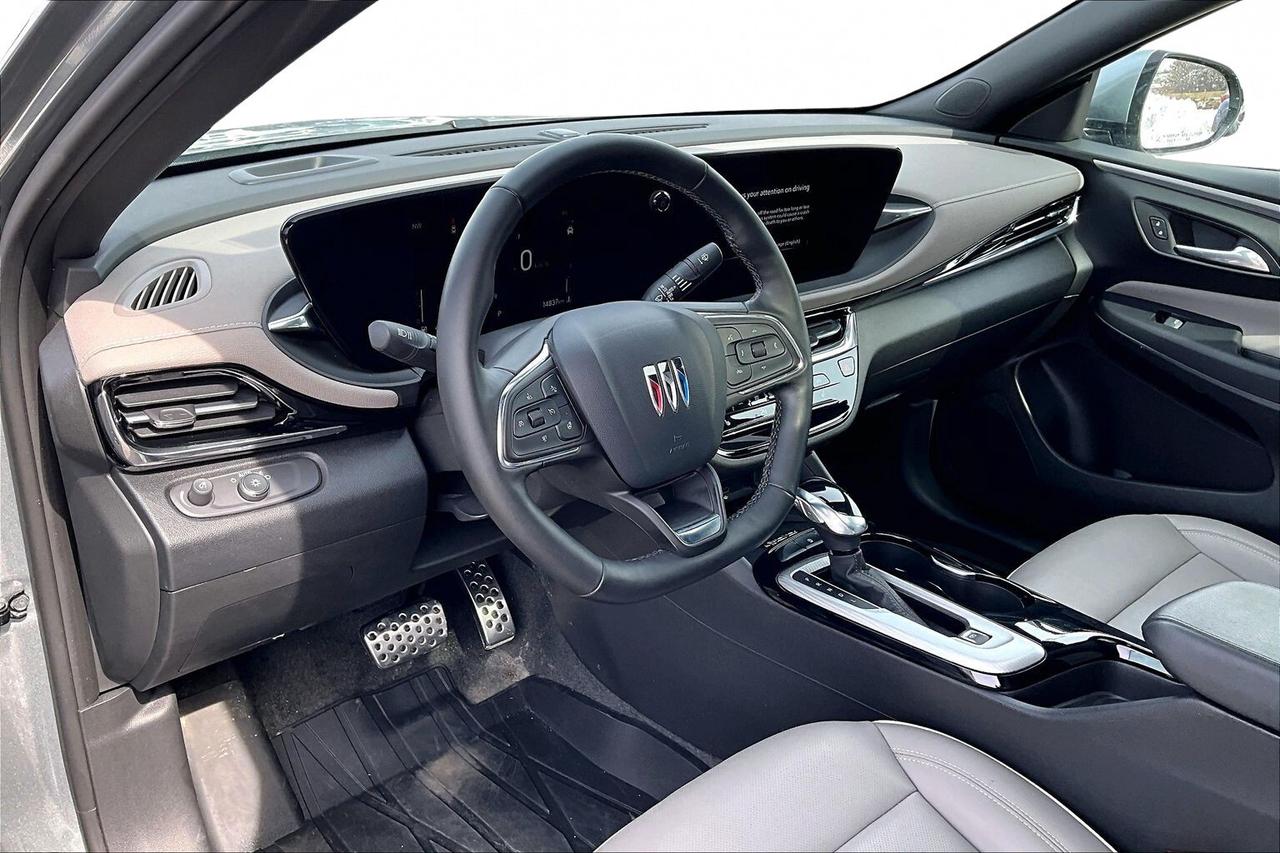 2025 Buick Envista AVENIR   LEATHER   SUNROOF   ADAPT CRUISE  CARPLAY Photo