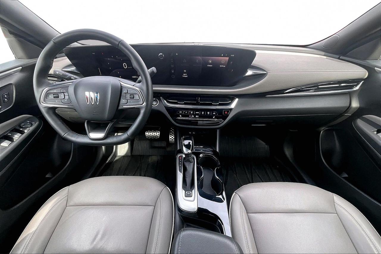 2025 Buick Envista AVENIR   LEATHER   SUNROOF   ADAPT CRUISE  CARPLAY Photo