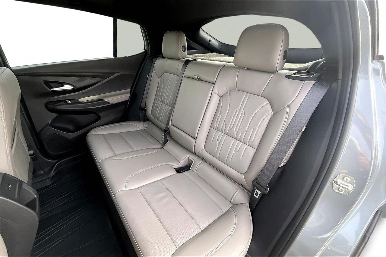 2025 Buick Envista AVENIR   LEATHER   SUNROOF   ADAPT CRUISE  CARPLAY Photo