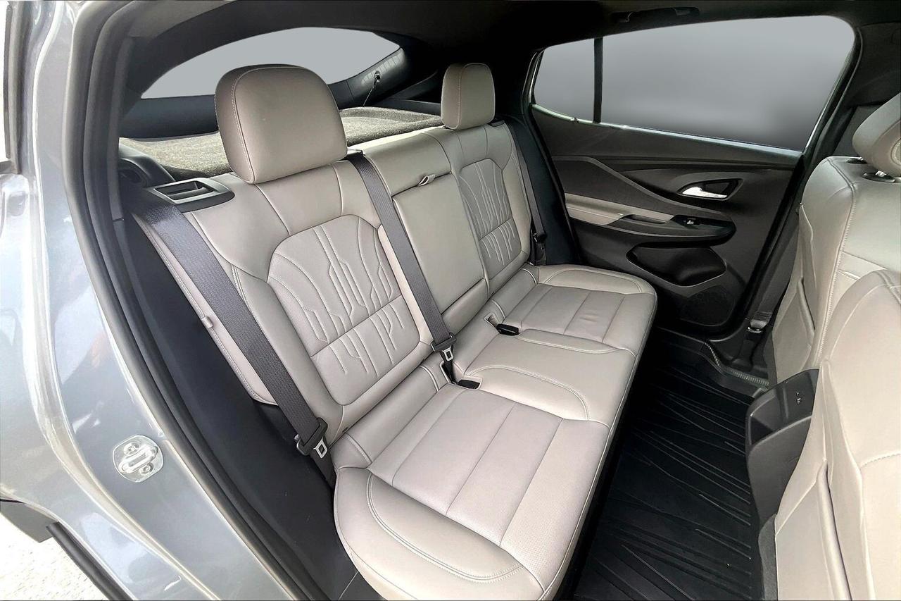 2025 Buick Envista AVENIR   LEATHER   SUNROOF   ADAPT CRUISE  CARPLAY Photo