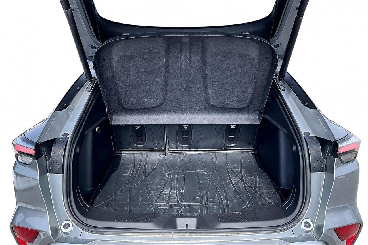 2025 Buick Envista AVENIR   LEATHER   SUNROOF   ADAPT CRUISE  CARPLAY Photo