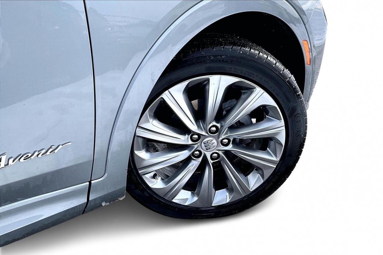 2025 Buick Envista AVENIR   LEATHER   SUNROOF   ADAPT CRUISE  CARPLAY Photo