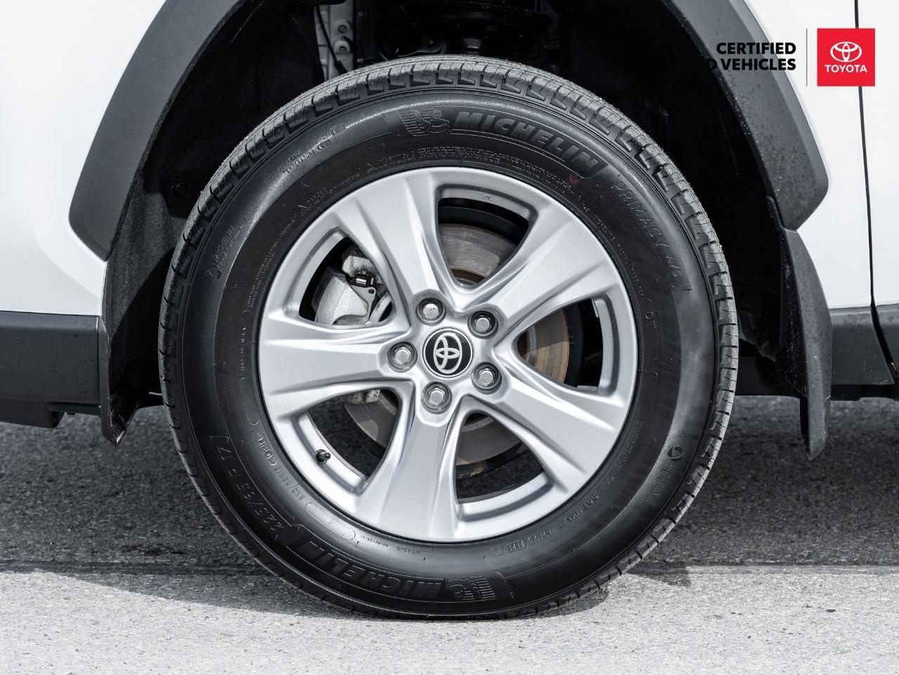 2025 Toyota RAV4 Hybrid LE 4dr All-Wheel Drive Photo4