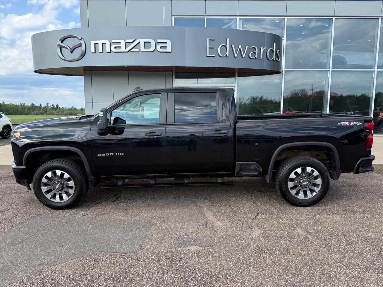 Used 2022 Chevrolet SILVERADO 2500HD Custom 4x4 Crew Cab 6.75 ft. box 158.9 in. WB for sale in Pembroke, ON