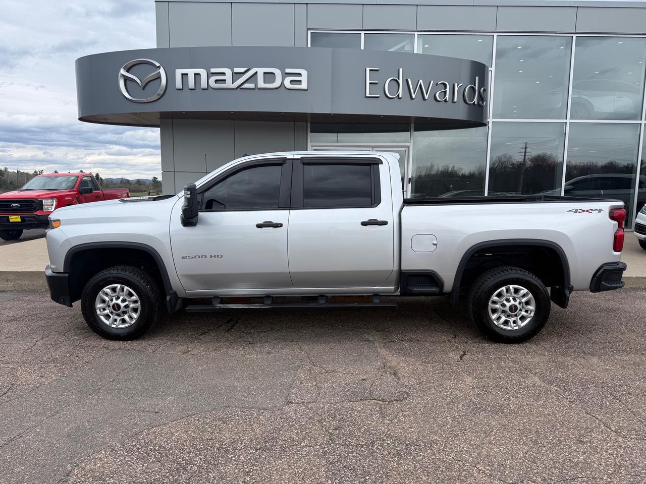 Used 2020 Chevrolet SILVERADO 2500HD Work Truck 4x4 Crew Cab 8 ft. box 172 in. WB for sale in Pembroke, ON