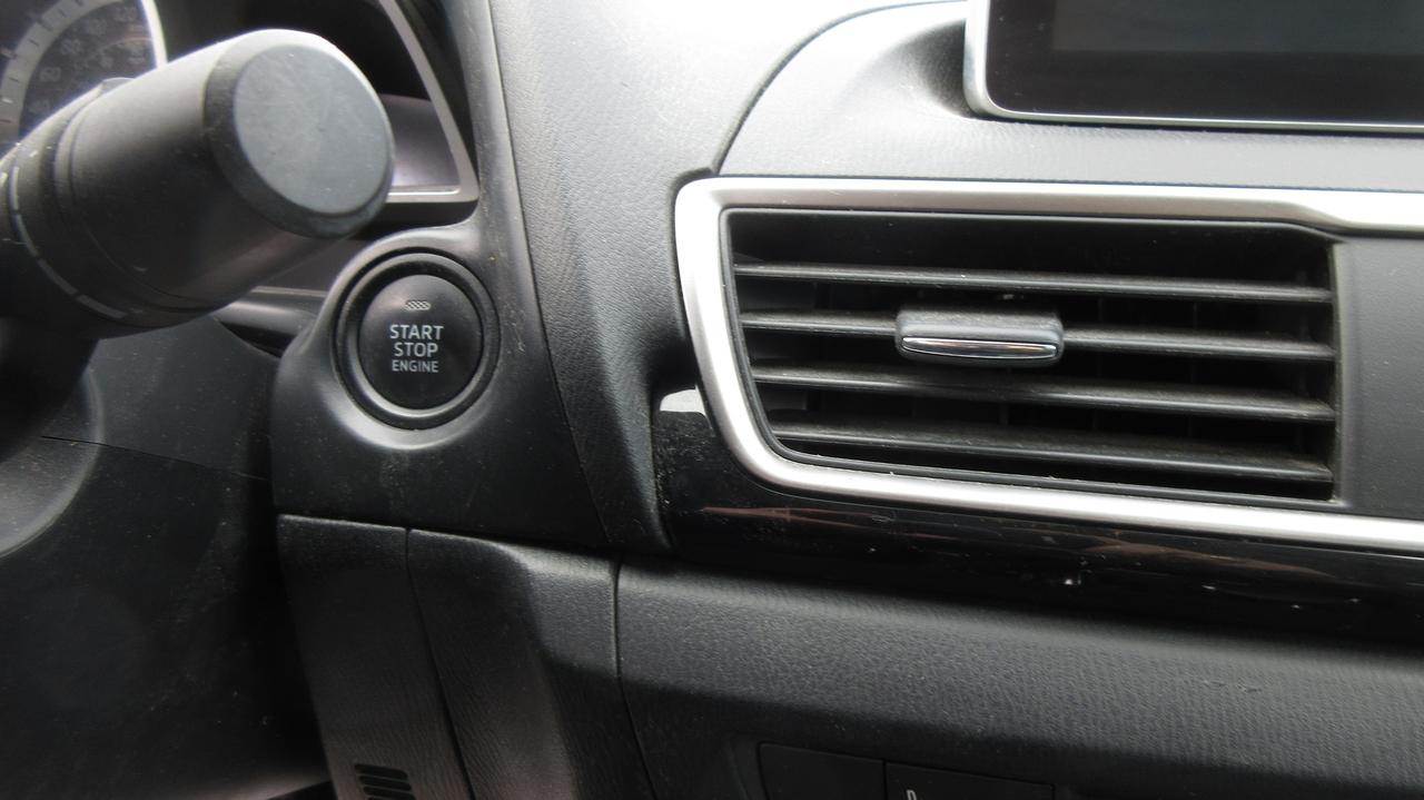 2014 Mazda MAZDA3 GS-SKY Photo