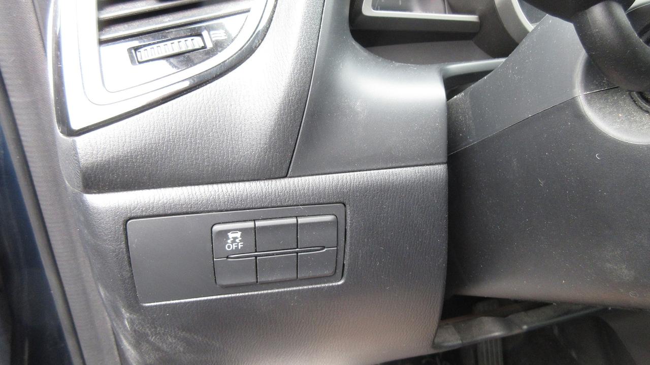 2014 Mazda MAZDA3 GS-SKY Photo